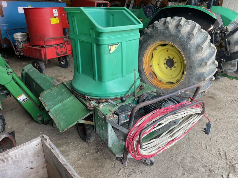 Hay/Forage/Livestock  WIC Electric Bale Chopper Photo